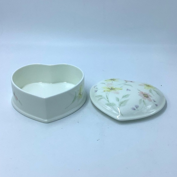 Mikasa Pastel Garden Heart Shaped Trinket Box - Picture 6 of 9